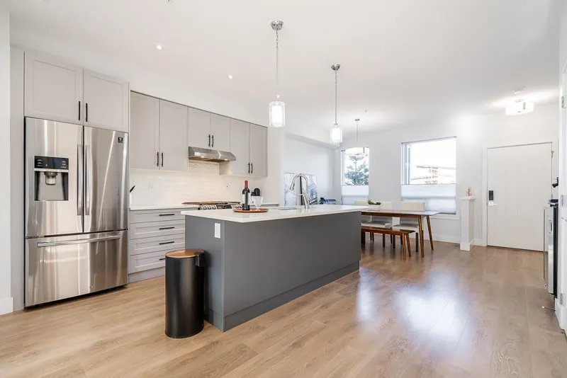 20484 78 AVENUE - photo 4 of 25