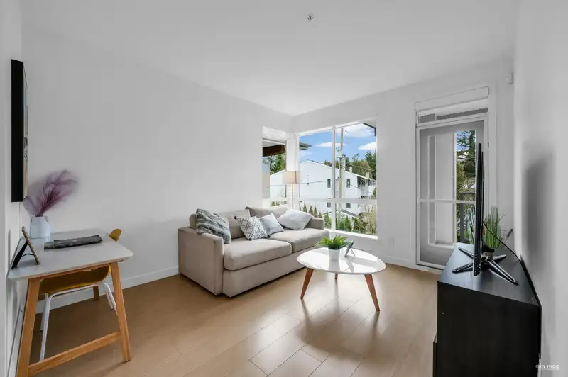 318 5460 BROADWAY - photo 1 of 38