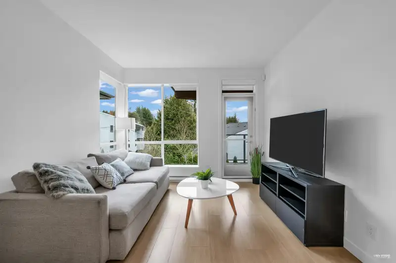 318 5460 BROADWAY - photo 2 of 38
