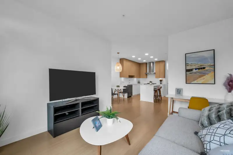 318 5460 BROADWAY - photo 4 of 38