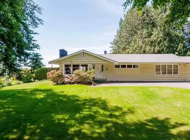 7441 MCKAY AVENUE - photo 2 of 14