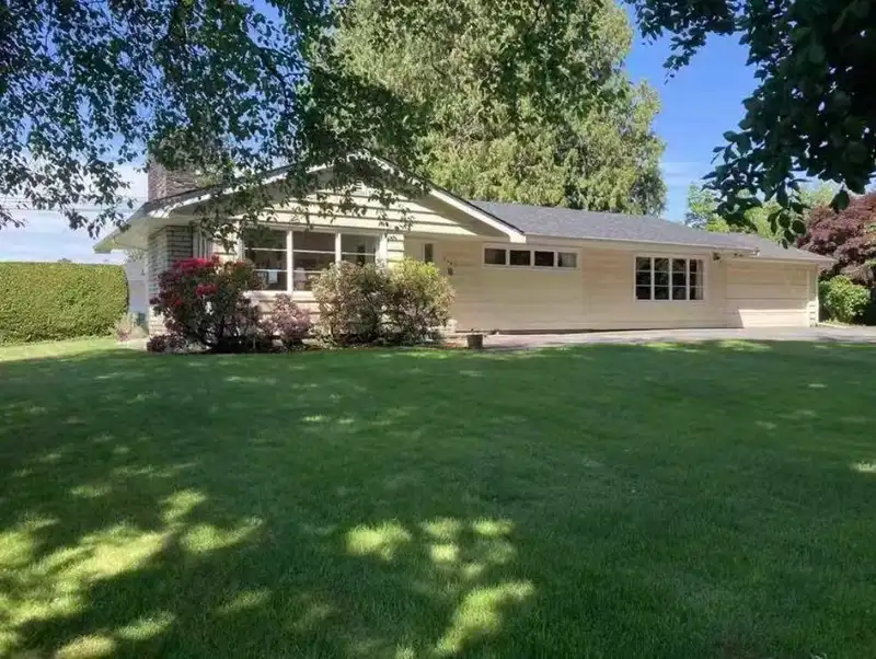 7441 MCKAY AVENUE - photo 3 of 14