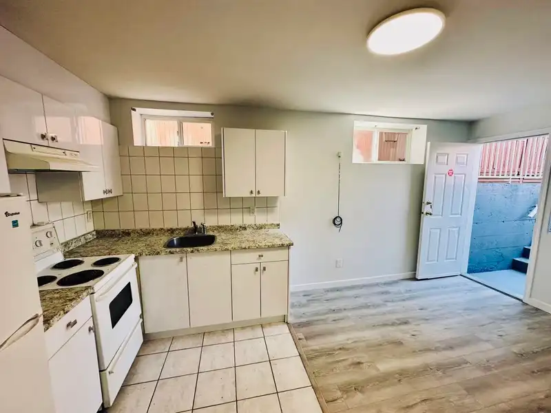 939 E 26TH AVENUE - photo 4 of 7