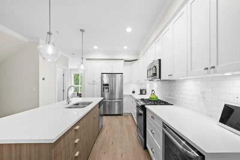 29 7059 210 STREET - photo 3 of 38