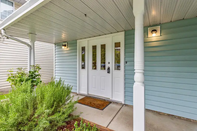 22421 MORSE CRESCENT - photo 2 of 40