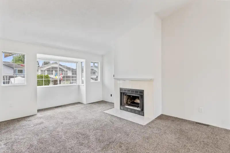 22421 MORSE CRESCENT - photo 4 of 40