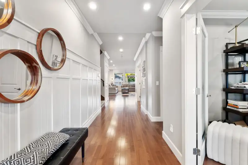 21003 83B AVENUE - photo 2 of 39