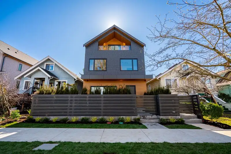2 372 S EAST 37TH AVENUE - photo 1 of 36