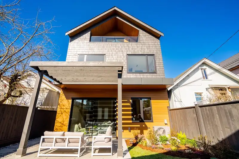 2 372 S EAST 37TH AVENUE - photo 3 of 36