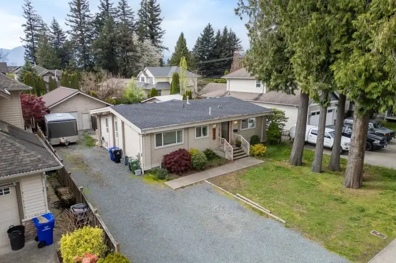 5565 PEACH ROAD - photo 1 of 34
