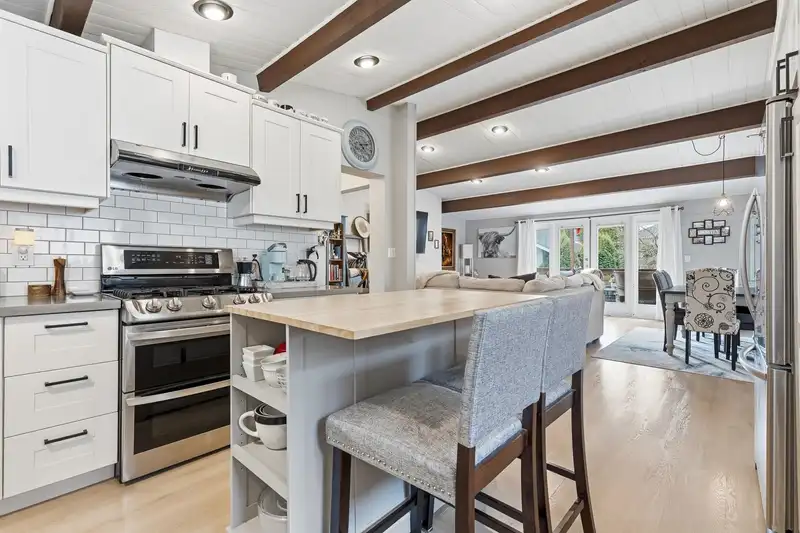 5565 PEACH ROAD - photo 3 of 34