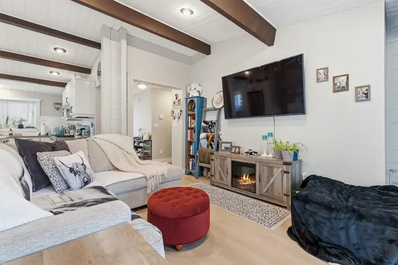 5565 PEACH ROAD - photo 4 of 34