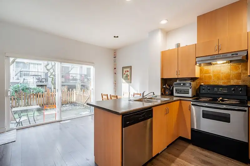 7 8737 161 STREET - photo 4 of 29