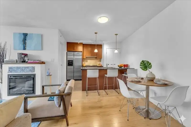 1707 1189 MELVILLE STREET - photo 2 of 21