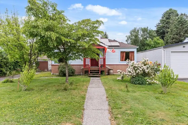 46057 FOURTH AVENUE - photo 3 of 40