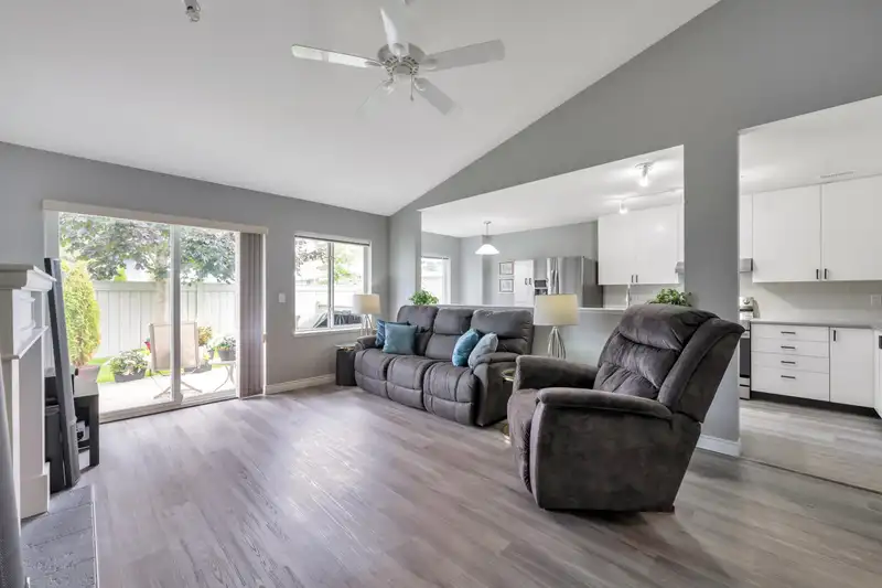 6 17516 4 AVENUE - photo 4 of 36