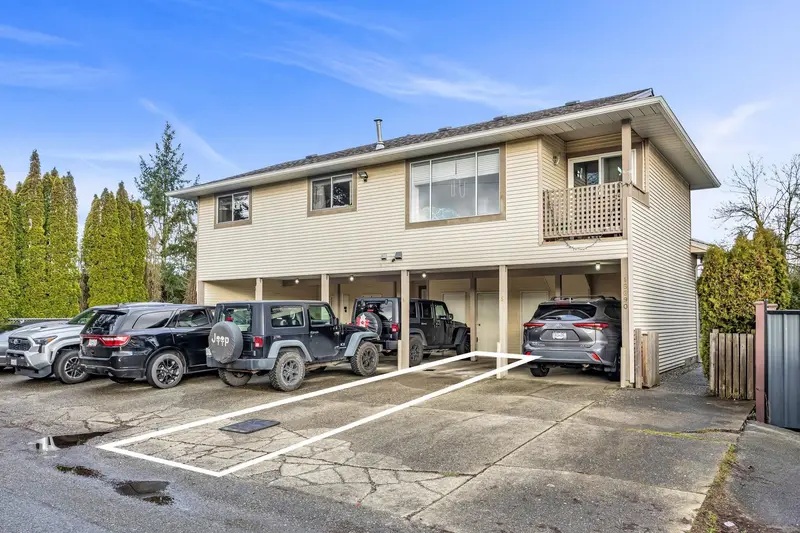 4 19690 56 AVENUE - photo 4 of 25