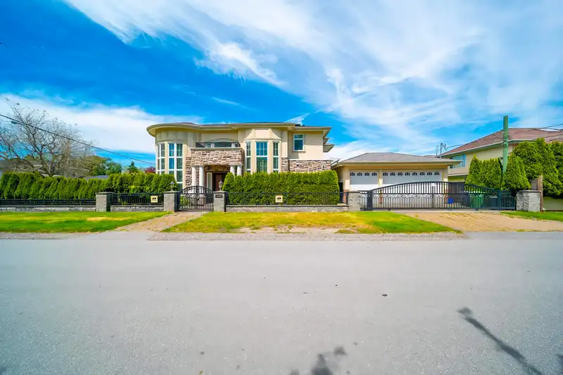 3339 LAMOND AVENUE - photo 1 of 32
