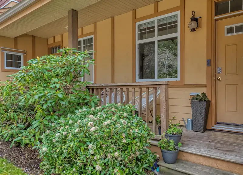 4 809 NORTH ROAD - photo 3 of 34