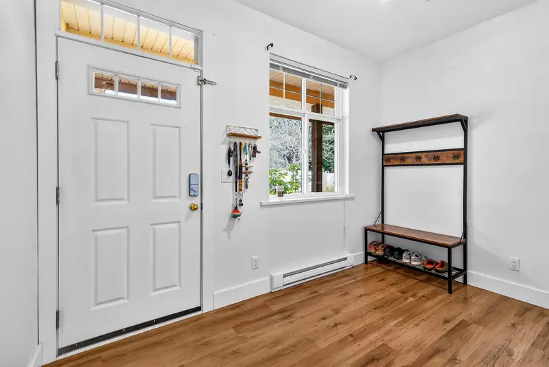 4 809 NORTH ROAD - photo 4 of 34