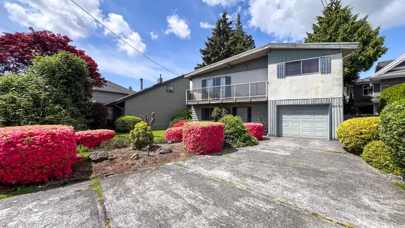 5691 FORSYTH CRESCENT - photo 1 of 26