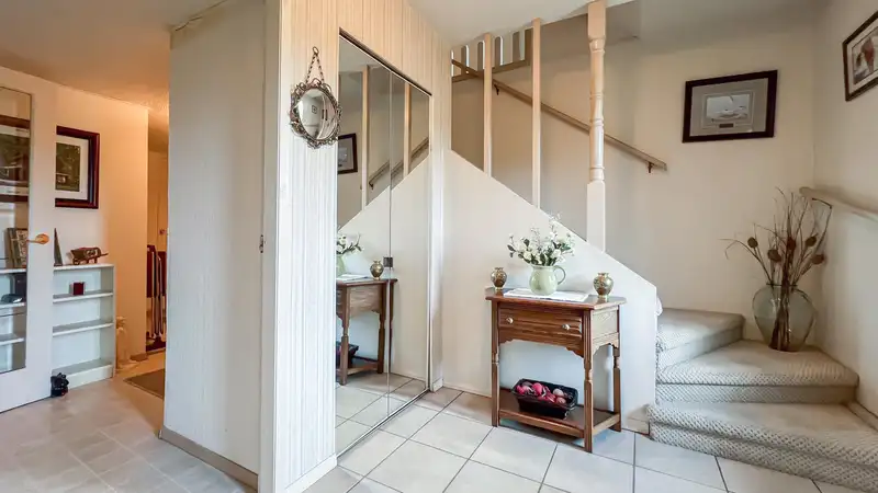 5691 FORSYTH CRESCENT - photo 4 of 26