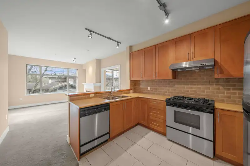 317 2083 W 33 AVENUE - photo 2 of 33