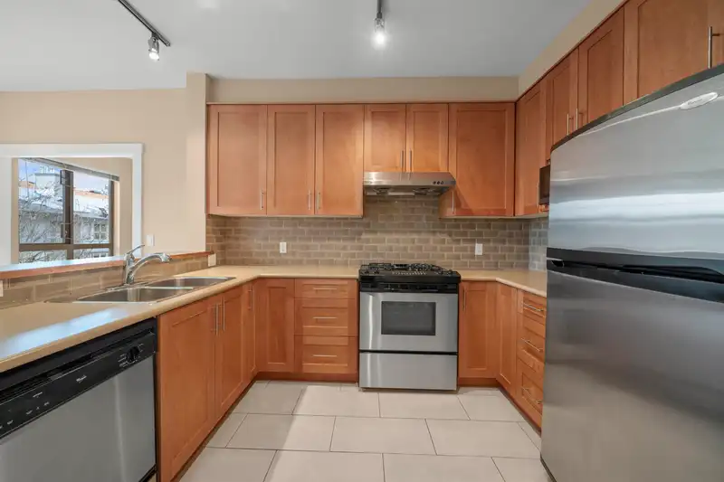 317 2083 W 33 AVENUE - photo 3 of 33