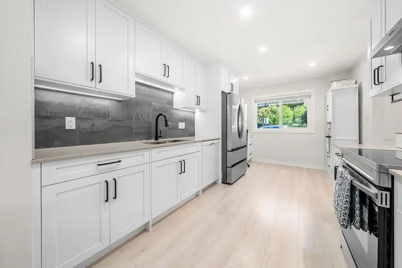 1206 PREMIER STREET - photo 4 of 35
