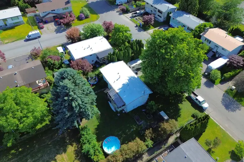 8708 CORNWALL CRESCENT - photo 4 of 36