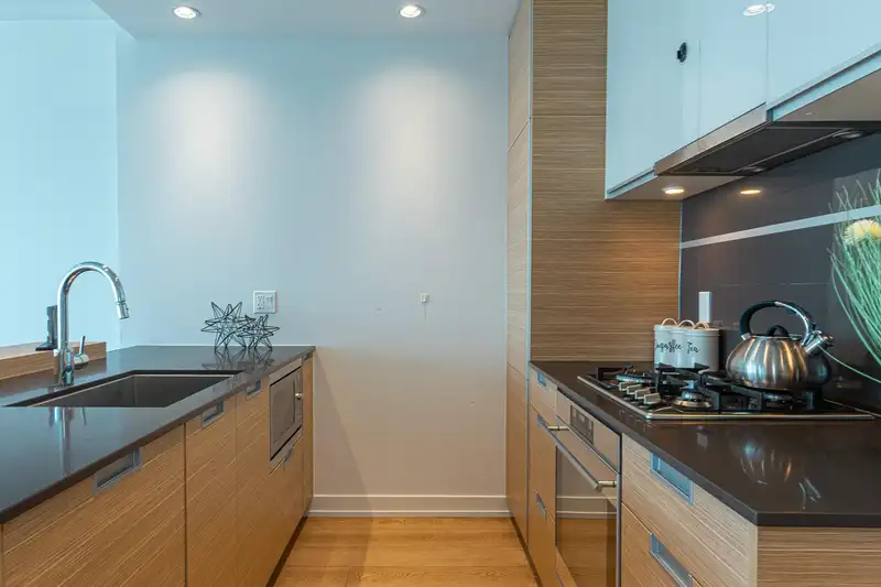 3008 4688 KINGSWAY - photo 1 of 21