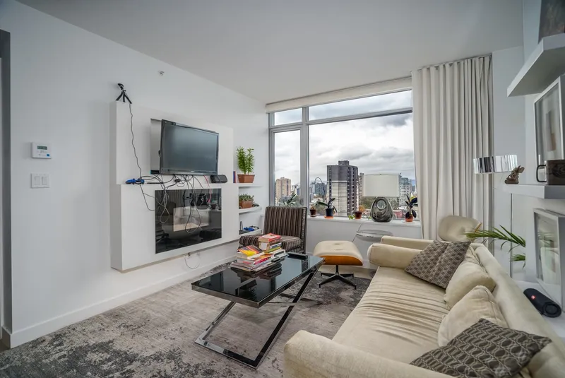 1906 1028 BARCLAY STREET - photo 3 of 25