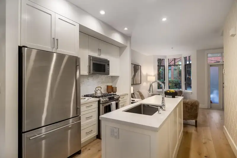 840 W 6TH AVENUE - photo 3 of 33