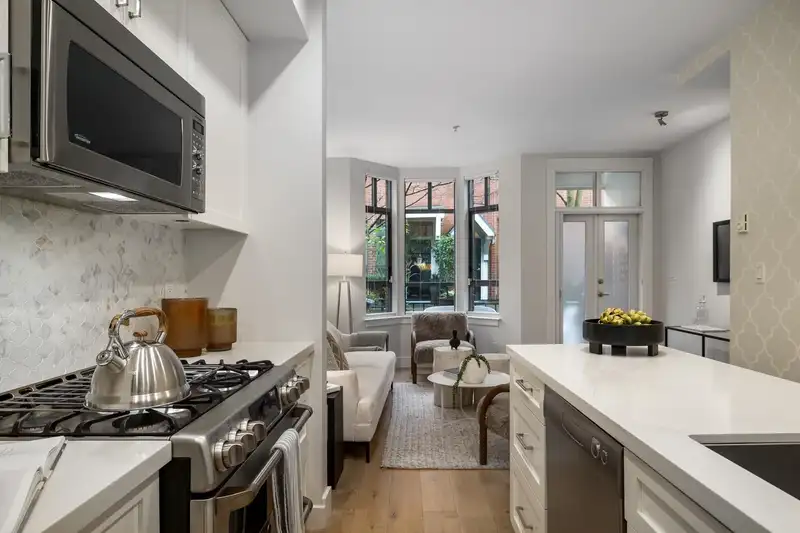 840 W 6TH AVENUE - photo 4 of 33