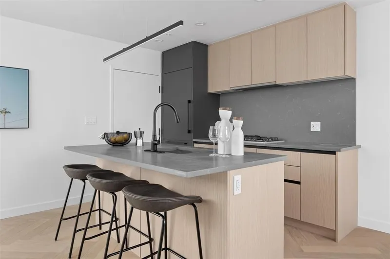 3 6768 OAK STREET - photo 2 of 5