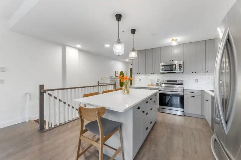 101 160 SHORELINE CIRCLE - photo 4 of 31
