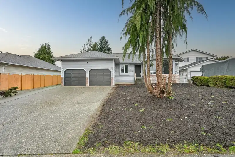 32069 CLINTON AVENUE - photo 1 of 32