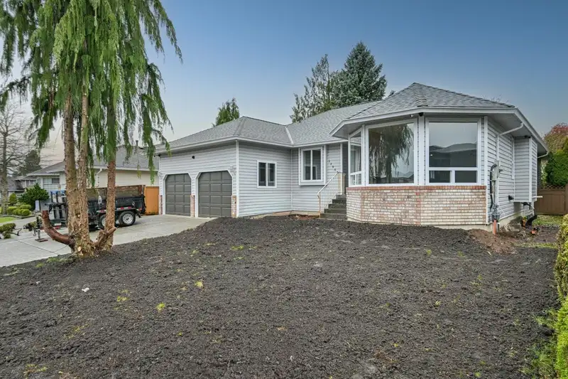 32069 CLINTON AVENUE - photo 2 of 32