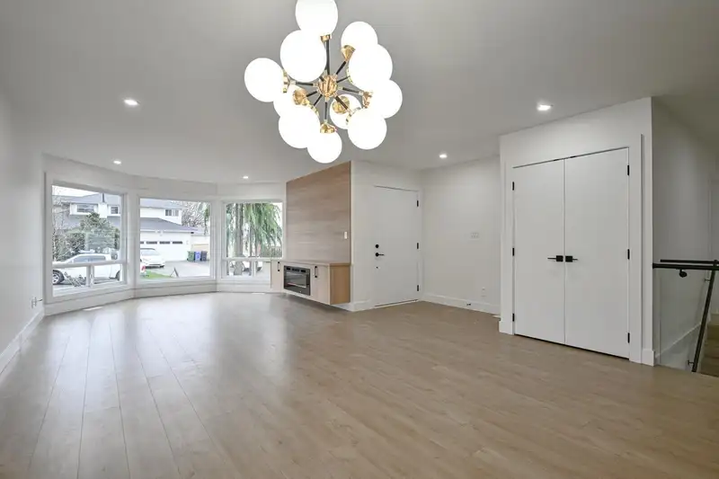 32069 CLINTON AVENUE - photo 3 of 32