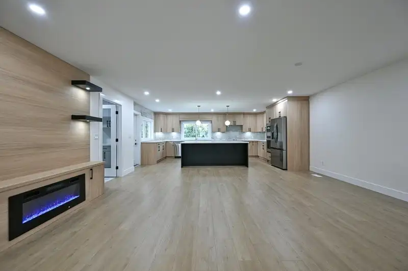 32069 CLINTON AVENUE - photo 4 of 32