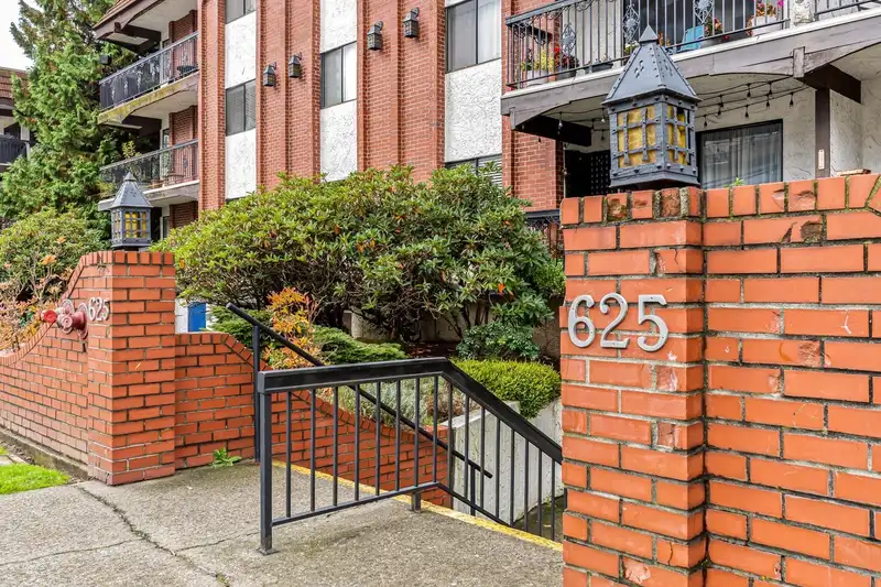 306 625 HAMILTON STREET - photo 1 of 24