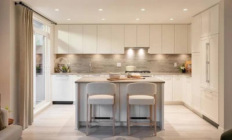 209 1331 WELLON STREET - photo 4 of 9