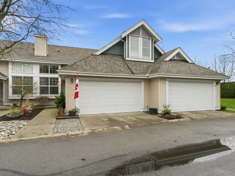 17 16995 64 AVENUE - photo 1 of 36