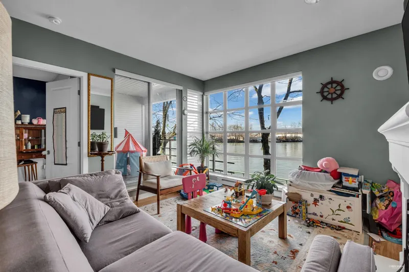 208 2020 E KENT AVENUE SOUTH - photo 3 of 25