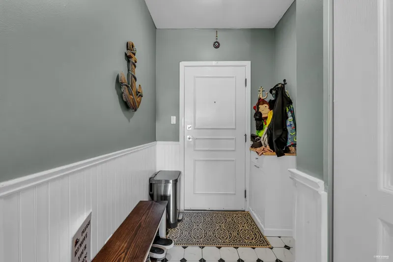 208 2020 E KENT AVENUE SOUTH - photo 4 of 25