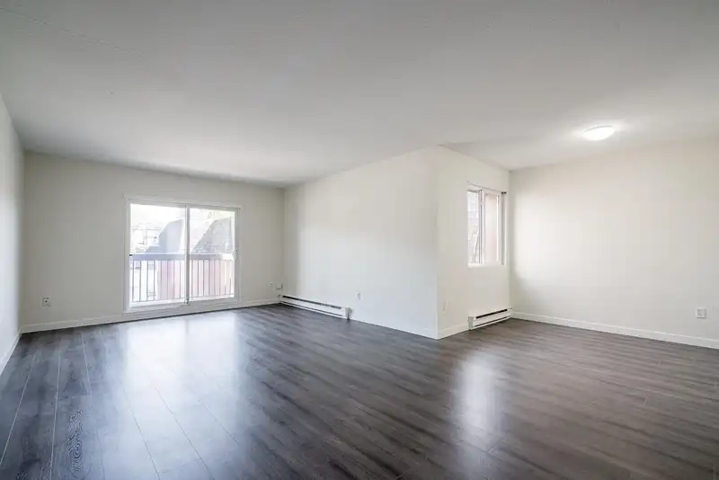 304 33850 FERN STREET - photo 2 of 30
