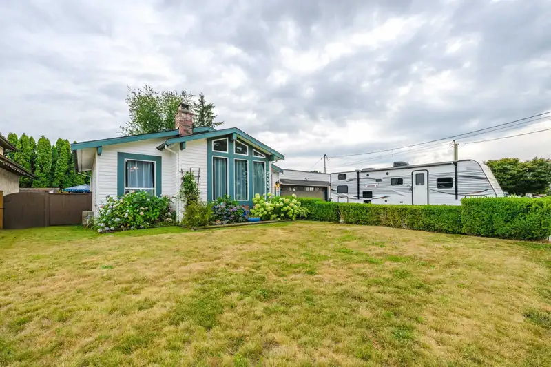 31544 SUNNYSIDE CRESCENT - photo 2 of 40