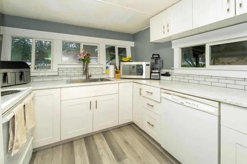 23252 CALVIN CRESCENT - photo 2 of 25