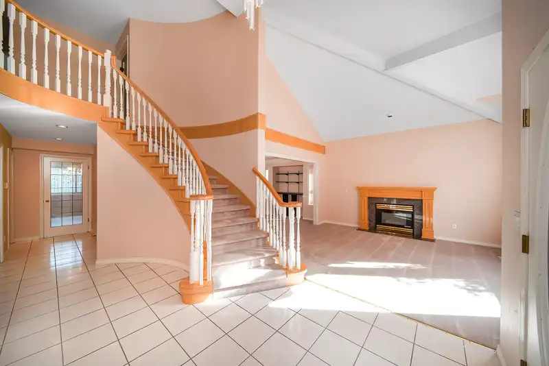 2326 140 STREET - photo 3 of 26
