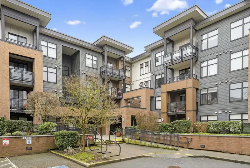 216 20068 FRASER HIGHWAY - photo 1 of 28